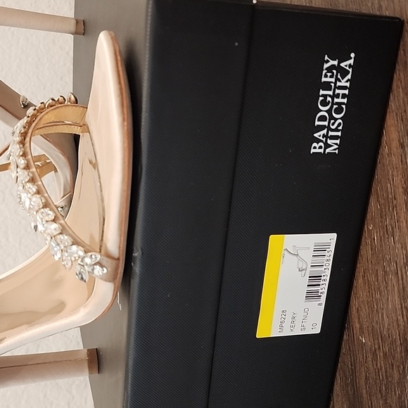Badgley Mischka "Kerry" embellished strap sandal - soft nude, sz. 10, Pre-owned - Picture 12 of 13